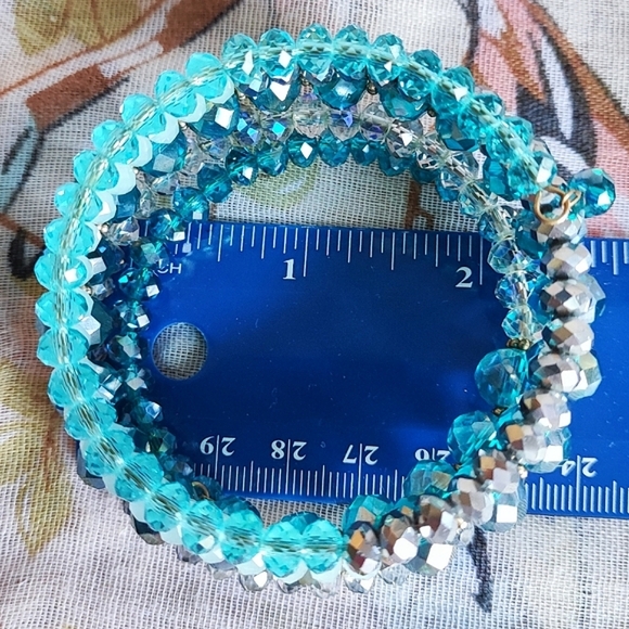 Aqua Shades of Blue Vintage Memory Wire Faceted Crystal Mermaidcore Bracelet - Picture 7 of 9